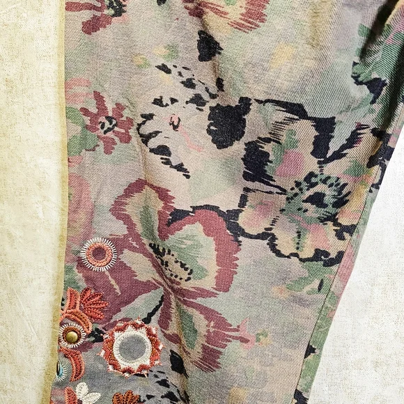 Johnny Was 2-10-10-5 Biya Embroiderd Camo Floral Denim Cropped Boho Jeans Y2K - Picture 9 of 10